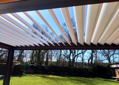 Pergolas en bois avec lame aluminium