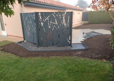 Paravent en aluminium ajouré pour terrasse exterieure